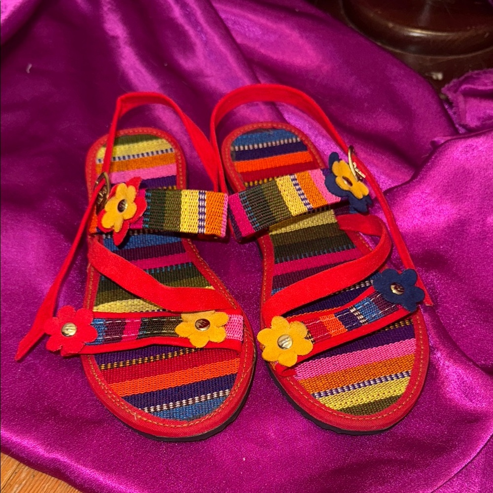 NEW Colorful Striped Sandals with Floral Accents size 6.5-7
